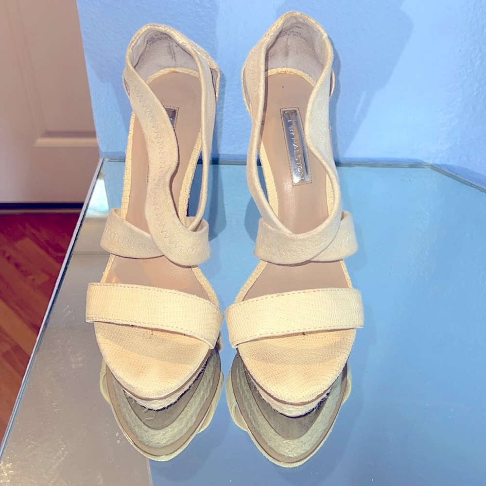 H by Halston cream colored open toe platform pumps 7.5